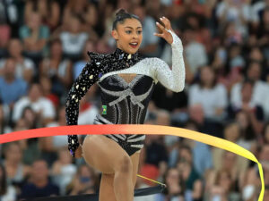 Leia mais sobre o artigo HISTÓRICO: Bárbara Domingos vai para a final do individual geral da ginástica rítmica