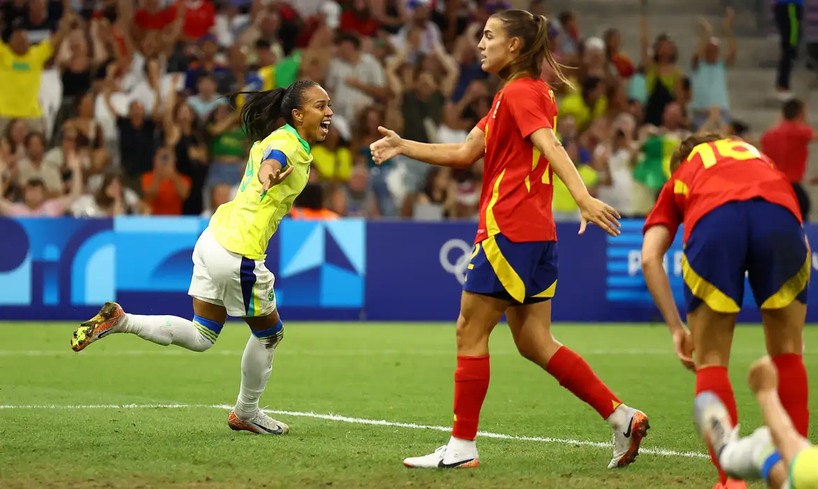 Você está visualizando atualmente Brasil derrota Espanha e garante lugar na final do futebol feminino