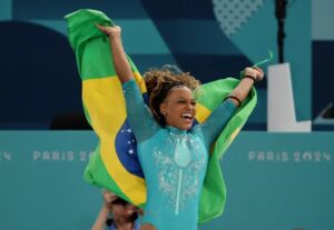 Leia mais sobre o artigo É OURO! Rebeca Andrade supera Simone Biles e fica com a medalha de ouro