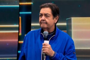 Leia mais sobre o artigo Faustão exalta legado de Silvio Santos e dá ao colega título de “Rei da TV”