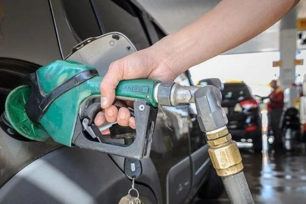 Você está visualizando atualmente Gasolina comum chega a R$ 7,09 no interior de MS