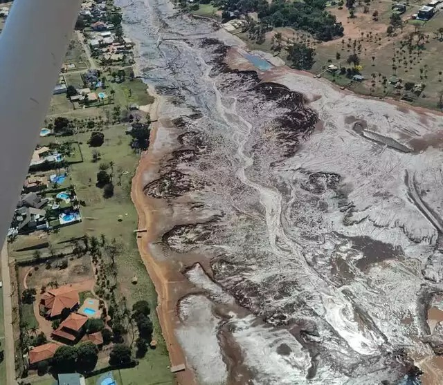 Você está visualizando atualmente Imagens aéreas mostram como ficou após rompimento de barragem, veja