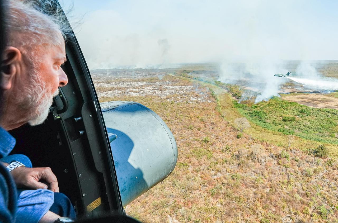 Você está visualizando atualmente Lula chega a MS para sobrevoar Pantanal e sancionar manejo fogo