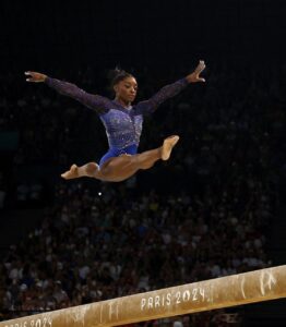 Leia mais sobre o artigo Mãe biológica de Simone Biles revela por que abandonou a filha e pede perdão