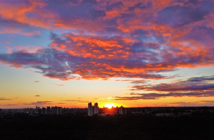 Você está visualizando atualmente Quinta-feira tem sol e pode registrar mudança de tempo em MS