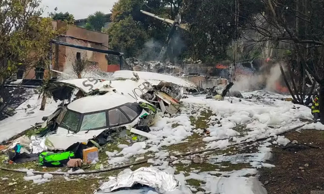 Você está visualizando atualmente Animação da FAB simula momento da queda de avião da Voepass