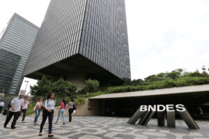 Leia mais sobre o artigo BNDES anuncia R$ 100 bilhões em crédito para MEIs e MPMEs