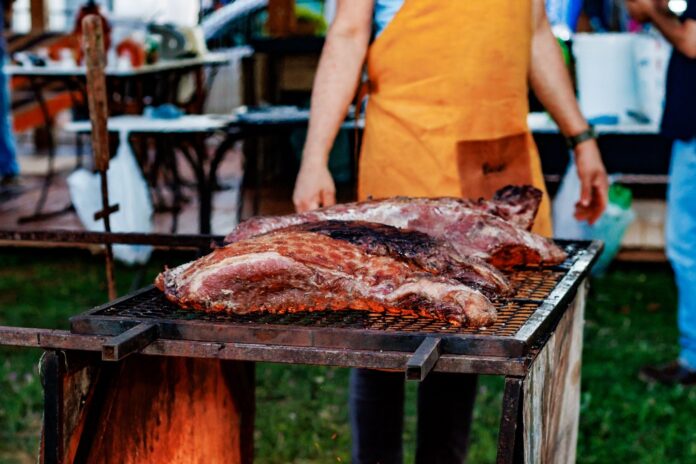 Você está visualizando atualmente Festival Internacional da Carne terá shows e concurso de chefs