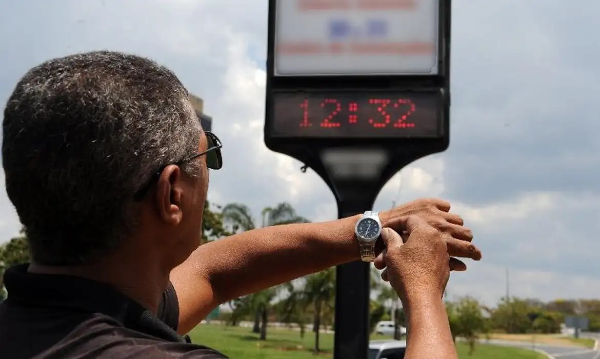 Você está visualizando atualmente ONS recomenda adoção do horário de verão para ‘desestressar’ sistema