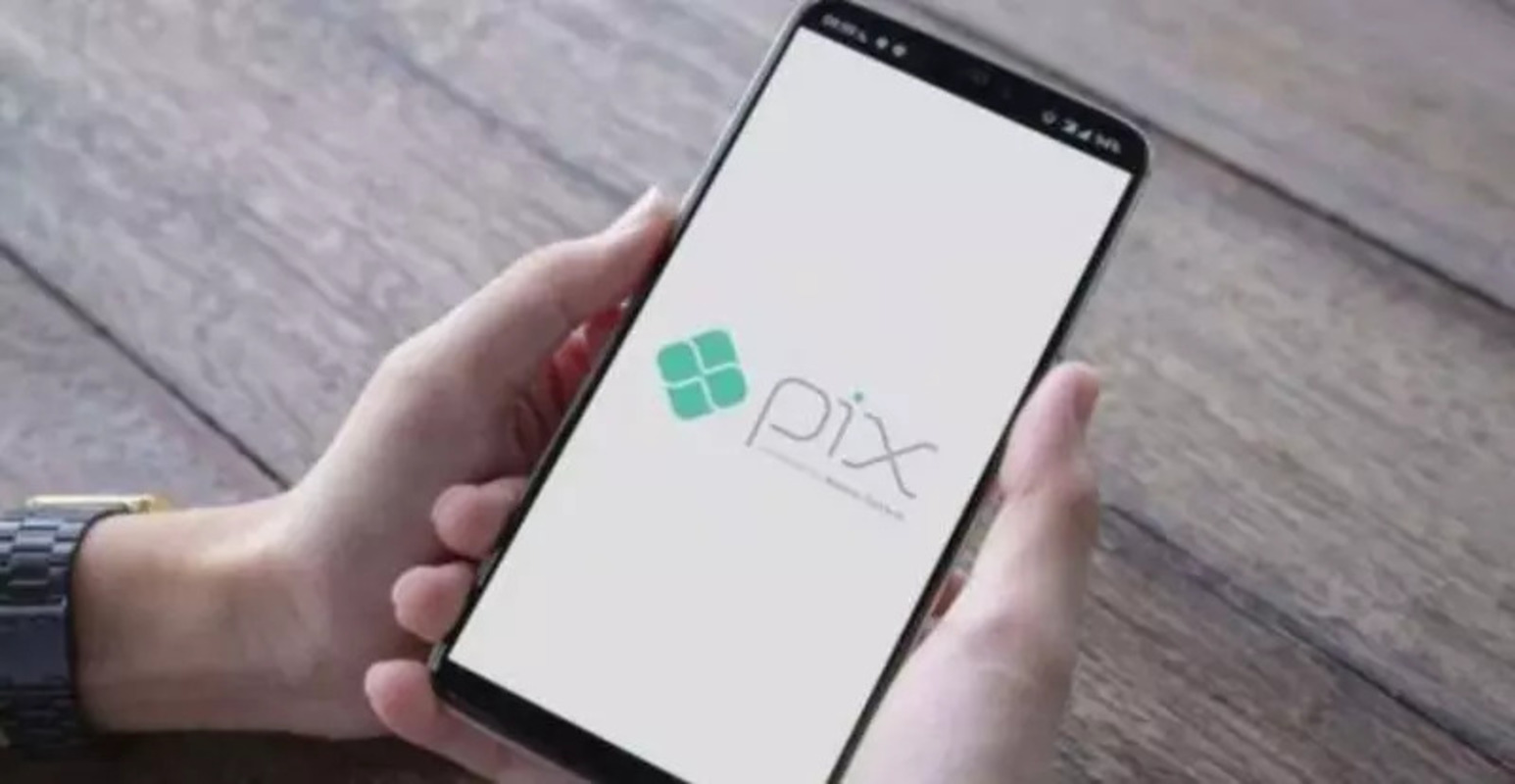 Você está visualizando atualmente GOLPES: PIX alerta brasileiros que utilizam a função no celular