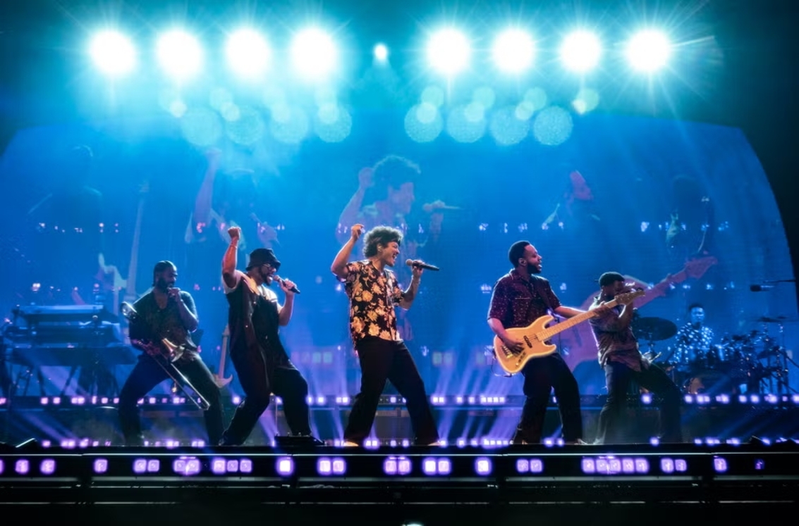 Você está visualizando atualmente BRUNO MARS: Cantor começa tour de shows pelo Brasil