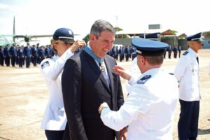 Leia mais sobre o artigo Eduardo Riedel foi Homenageado com medalha da FAB