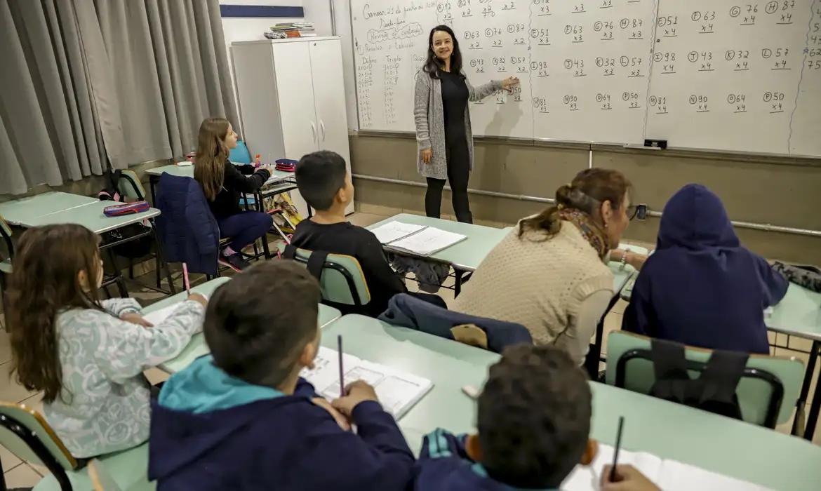 Você está visualizando atualmente PÉ-DE-MEIA: pagamento a estudantes começa nesta segunda-feira