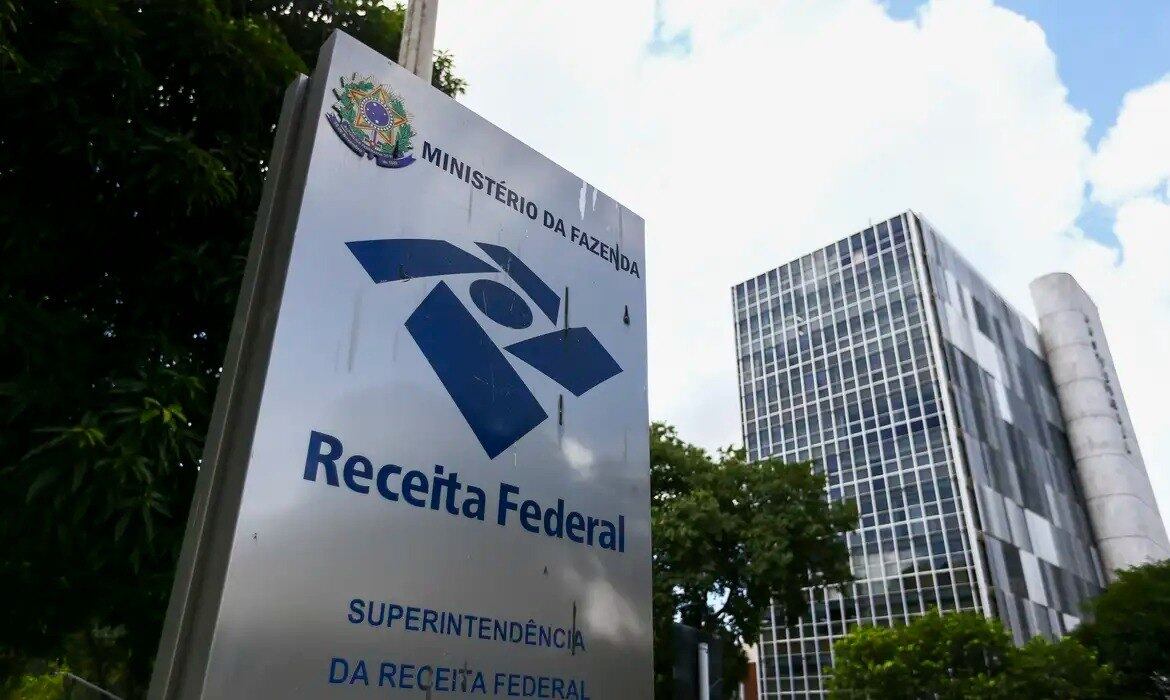 Você está visualizando atualmente Reforma do IR pode ter isenção a quem ganha até 5 mil e taxa para milionários