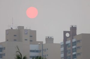 Leia mais sobre o artigo Entre 20ºC e 42ºC: Terça-feira deve ser de tempo seco e quente em MS, prevê o Cemtec