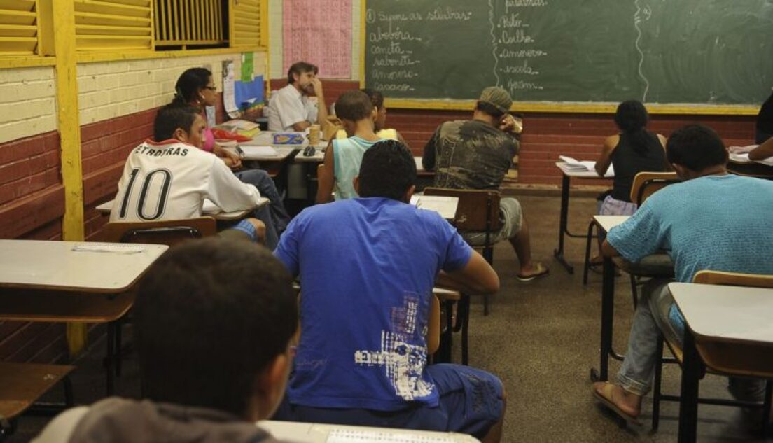 Você está visualizando atualmente Um a cada cinco jovens de 18 a 24 anos não concluiu o ensino médio, diz Censo