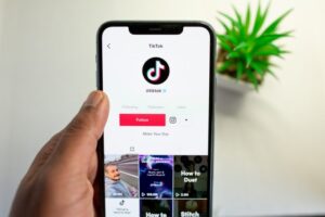 Leia mais sobre o artigo Canadá fecha escritórios do TikTok, mas app continua funcionando