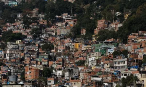 Leia mais sobre o artigo Quase 16,4 milhões de pessoas moram em favelas no Brasil, revela Censo