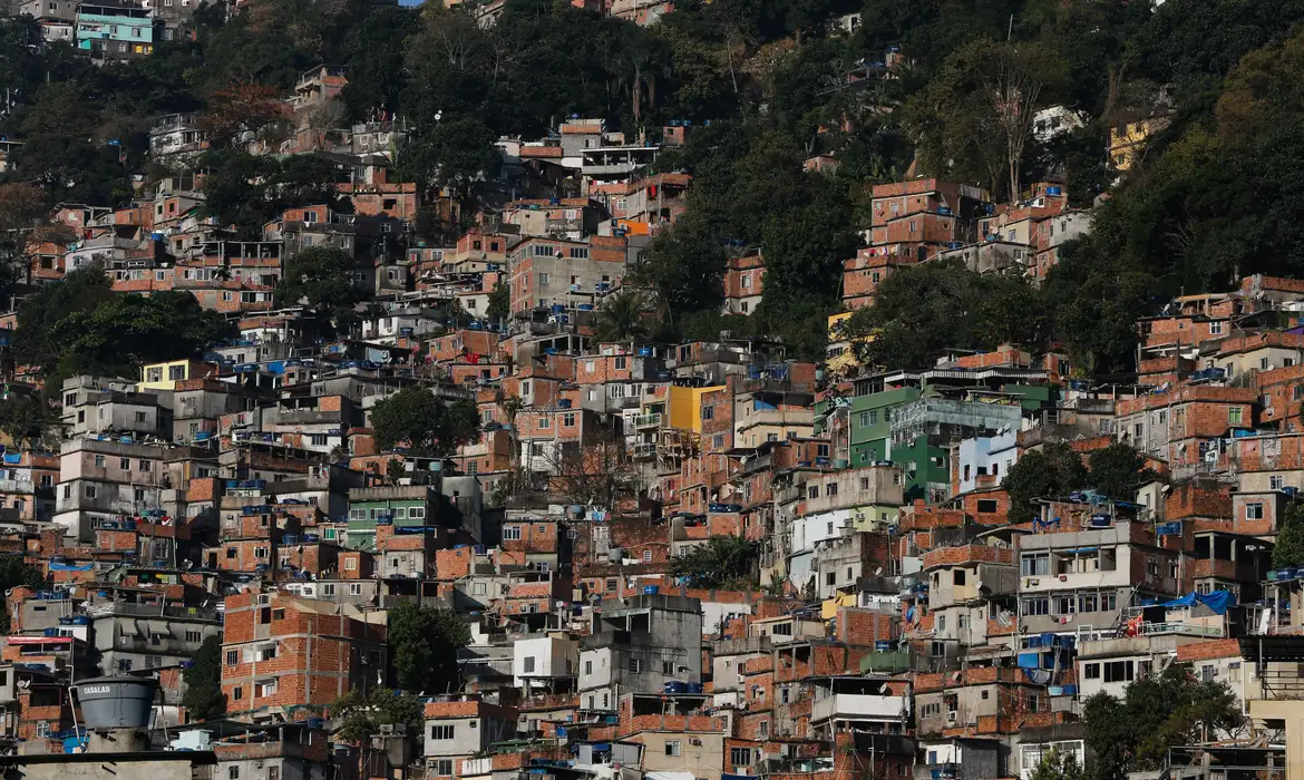 Você está visualizando atualmente Quase 16,4 milhões de pessoas moram em favelas no Brasil, revela Censo