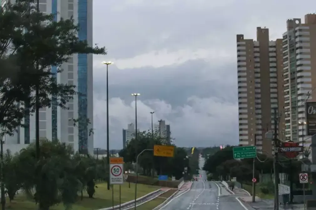 Você está visualizando atualmente Com alerta de tempestade, Capital amanhece chuvosa, quarta-feira também