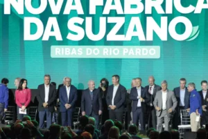 Leia mais sobre o artigo Lula está em Ribas do Rio Pardo para inauguração da nova fábrica da Suzano