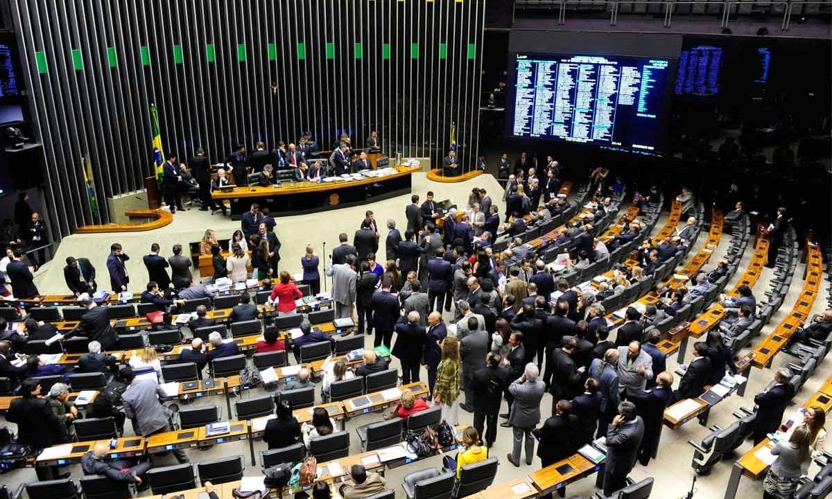 Você está visualizando atualmente Ministros exonerados voltam ao Congresso para apresentar emendas