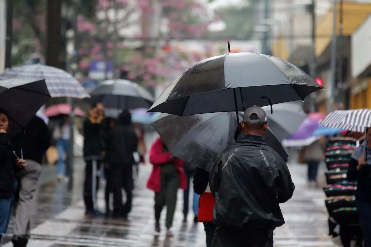 Você está visualizando atualmente MS tem máxima de 33ºC e permanece sob alerta de chuva intensa