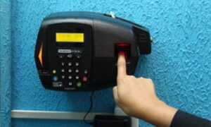 Leia mais sobre o artigo Prefeitura de Dourados regulamenta controle de frequência por meio do ponto eletrônico