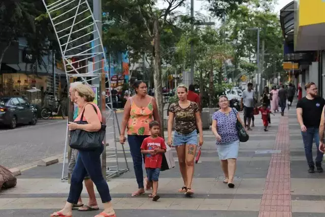 No momento, você está visualizando Veja o que abre e o que fecha na véspera e no Natal