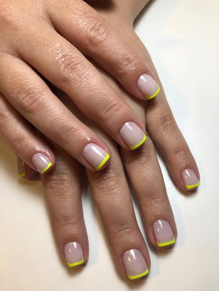 amarelo-manteiga-4-formas-usar-o-esmalte-do-verao-2025