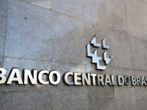 Leia mais sobre o artigo Bancos esperam Selic de até 15% em 2025, diz Febraban