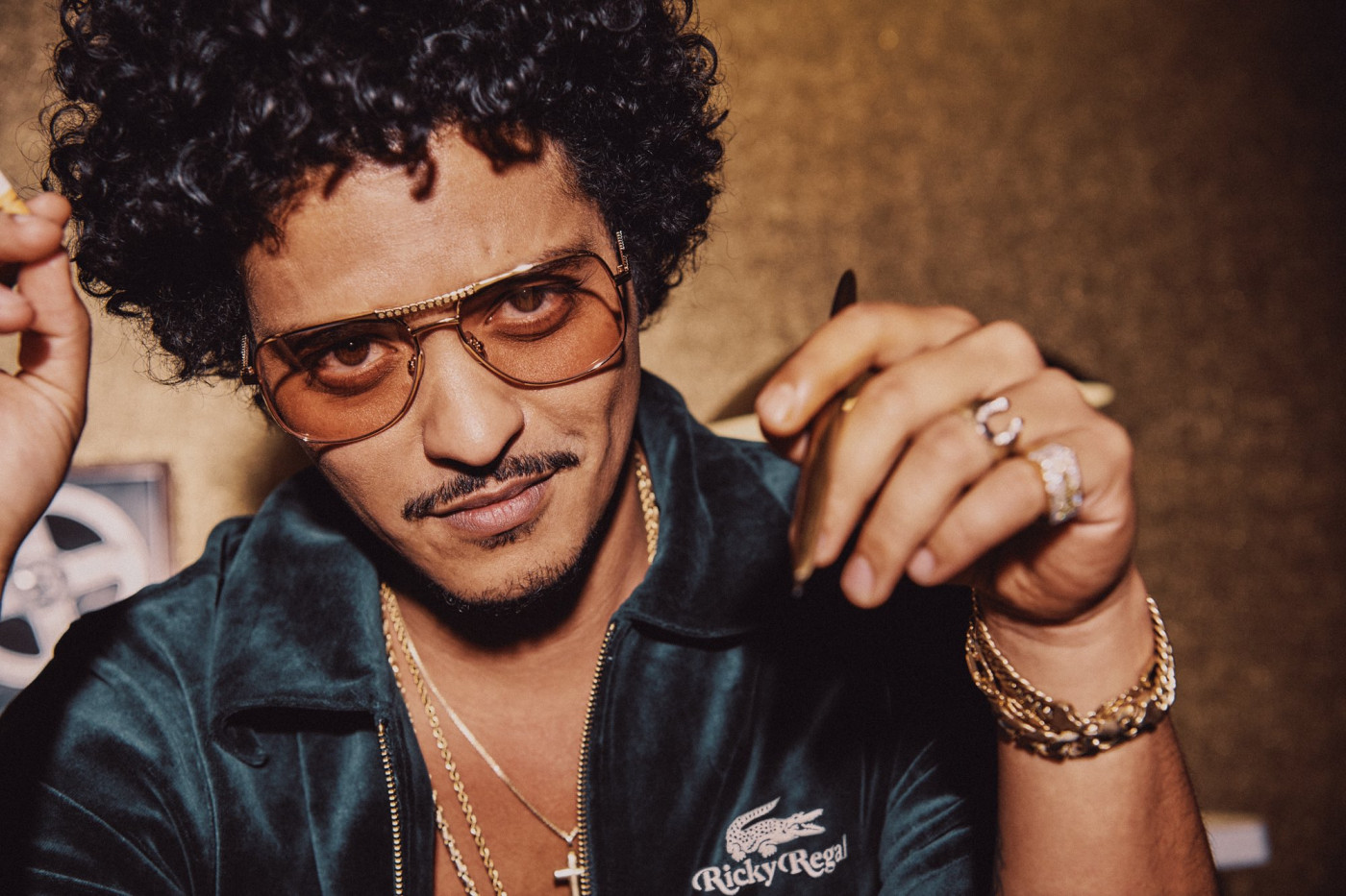 No momento, você está visualizando Bruno Mars bate recorde com 150 milhões de ouvintes mensais no Spotify