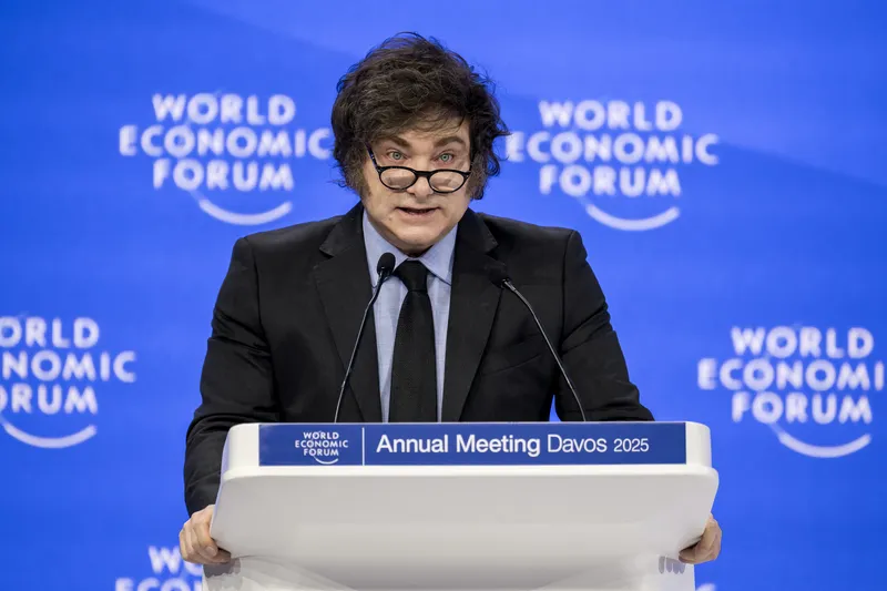 No momento, você está visualizando Em Davos, Milei diz que pode tirar Argentina do Mercosul e defende Elon Musk