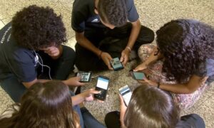 Leia mais sobre o artigo Lei que proíbe uso de celulares nas escolas será sancionada pelo governo