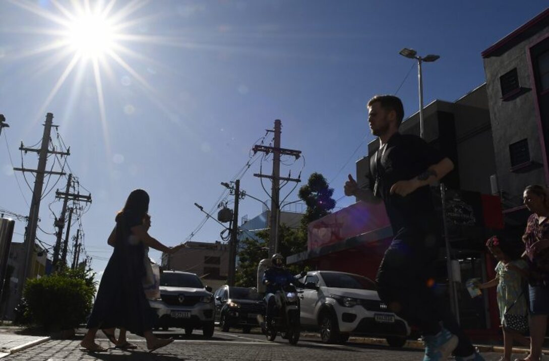 No momento, você está visualizando MS tem previsão de pancadas de chuva e calor extremo nesta terça-feira