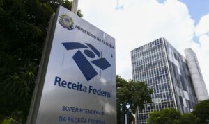 Leia mais sobre o artigo Receita Federal irá monitorar dados de cartão de crédito e Pix