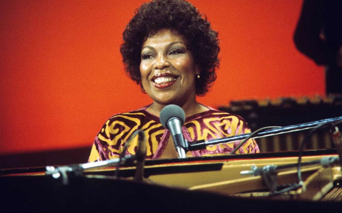 No momento, você está visualizando Roberta Flack, cantora de Killing Me Softly With His Song, morre aos 88 anos