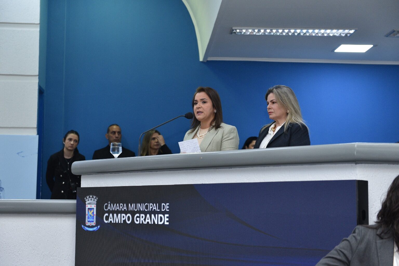 No momento, você está visualizando Prefeita Adriane participa da abertura do ano legislativo na Casa de Leis e reafirma compromisso com avanços em Campo Grande