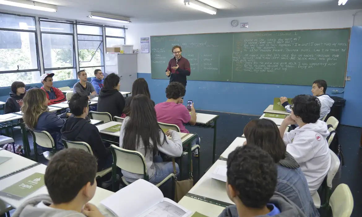 No momento, você está visualizando Câmara aprova proposta que proíbe escolas de recusar matrículas