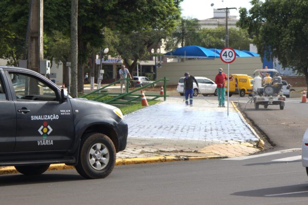 No momento, você está visualizando Núcleo Municipal de Trânsito executa revitalização em torno da Praça Central de Naviraí