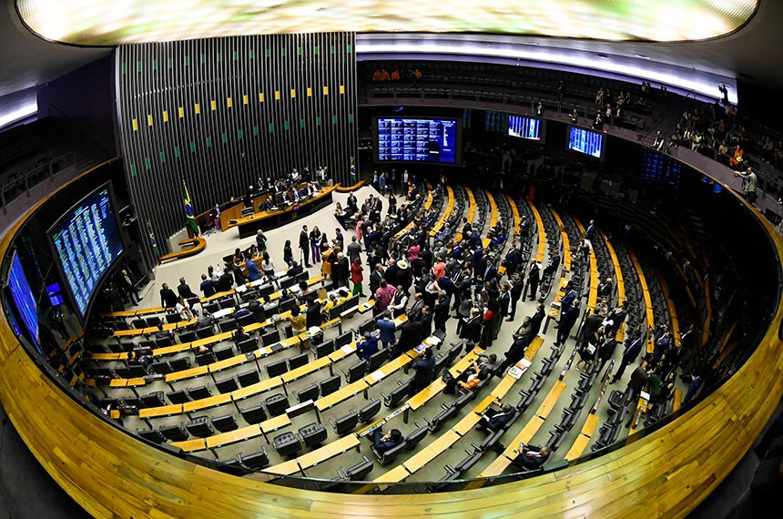 No momento, você está visualizando Governo corta R$ 7,6 bi do Bolsa Família e não indica fonte do Pé-de-Meia