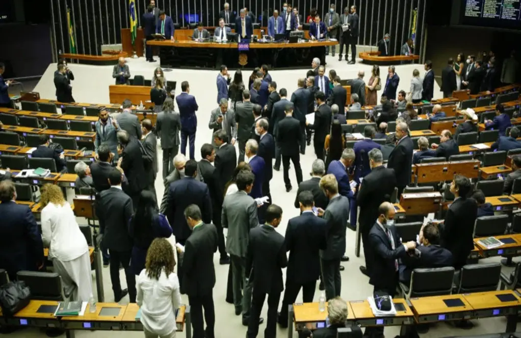 No momento, você está visualizando Câmara avalia alternativas para atender Censo e pode aumentar número de deputados