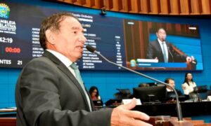 Leia mais sobre o artigo ALEMS: Presidente comemora investimentos em celulose e reconhece esforço da classe política