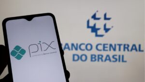 Leia mais sobre o artigo Prejuízo com fraudes no Pix cresce 70% e atinge R$ 4,9 bi em 2024, segundo BC