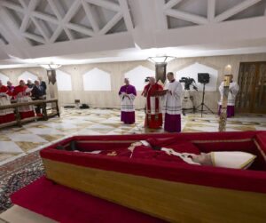Leia mais sobre o artigo Funeral do Papa Francisco começará no sábado (26), diz Vaticano