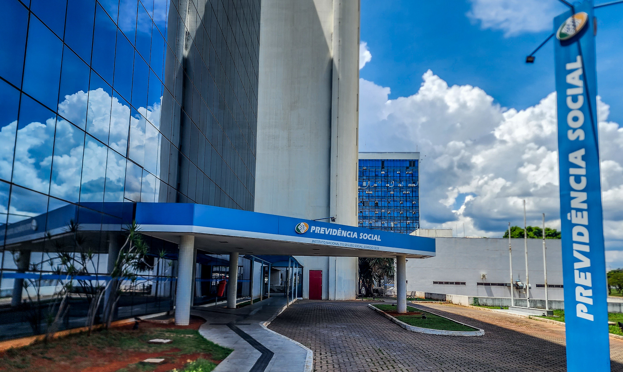 No momento, você está visualizando Governo publica norma que suspende descontos de aposentados do INSS por tempo indeterminado