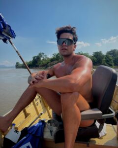 Leia mais sobre o artigo Luan Santana faz show particular em rio no Pantanal de MS