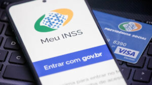 Leia mais sobre o artigo Aposentados e pensionistas do INSS já podem contestar descontos e pedir devolução de valores indevidos