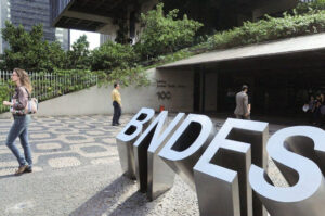 Leia mais sobre o artigo BNDES impulsiona criação de 2,3 milhões de empregos no Brasil, diz relatório do banco