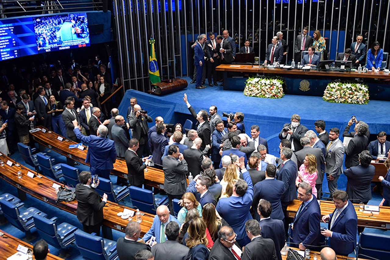 No momento, você está visualizando CCJ do Senado aprova PEC do fim da reeleição no Executivo